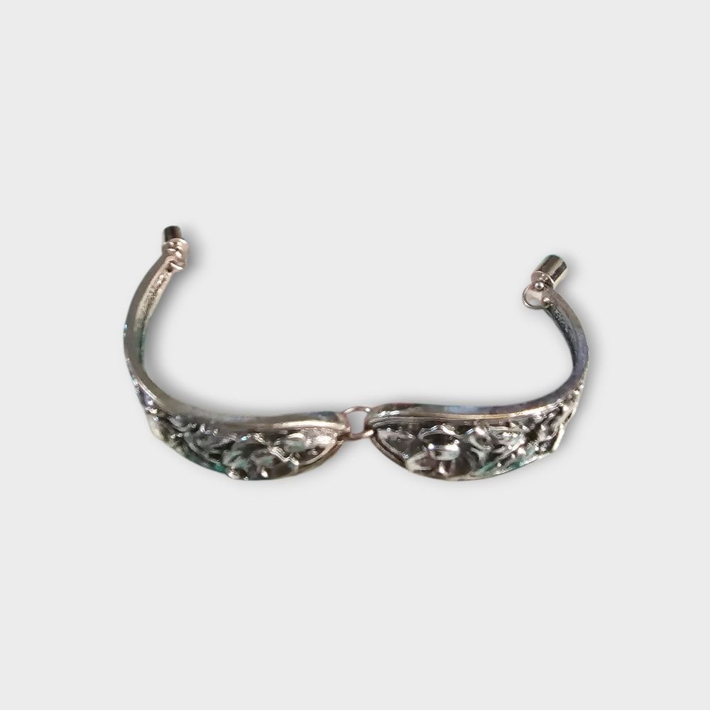 Elegant Silver Bracelet - Picture 3 of 5